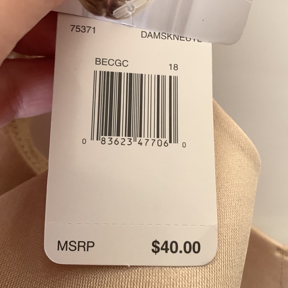 Vanity Fair Full Figure Underwire bra. Size 40D. Color is beige. - Picture 6 of 6